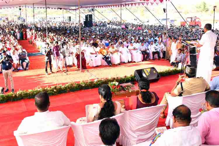 കല്യാട് നിര്‍മ്മിക്കുന്ന അന്താരാഷ്ട്ര ആയുര്‍വേദ ഗവേഷണ ഇന്‍സ്റ്റിറ്റ്യൂട്ടിന്റെ ശിലാസ്ഥാപനം മുഖ്യമന്ത്രി പിണറായി വിജയന്‍ നിര്‍വഹിക്കുന്നു