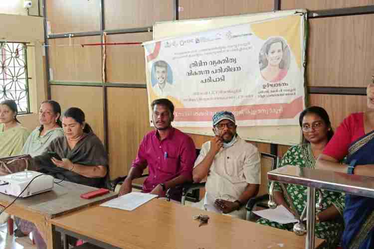 ത്രിദിന വ്യക്തിത്വ വികസന പരിശീലന ഉദ്ഘാടനം ജില്ലാ പഞ്ചായത്ത് അംഗം രാജി പി രാജപ്പന്‍ നിര്‍വഹിക്കുന്നു