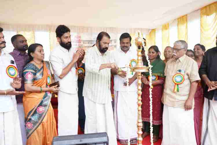 മലയാലപ്പുഴ സര്‍ക്കാര്‍ എല്‍ പി സ്‌കൂള്‍ പുതിയ കെട്ടിടം മന്ത്രി വി ശിവന്‍കുട്ടി ഉദ്ഘാടനം ചെയ്യുന്നു