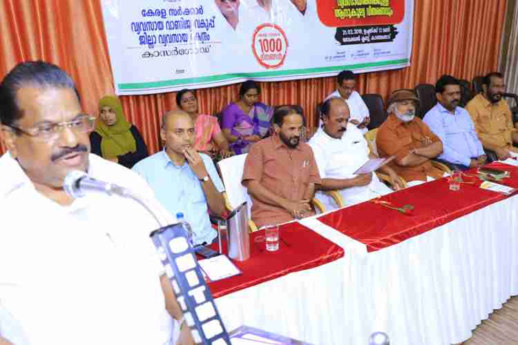 പടക്കാട് ബേക്കല്‍ ക്ലബില്‍ സംഘടിപ്പിച്ച  ജില്ലാതല നിക്ഷേപ സംഗമം ഉദ്ഘാടനം ചെയ്ത് വ്യാവസായ വകുപ്പ് മന്ത്രി ഇ പി ജയരാജന്‍  സംസാരിക്കുന്നു 