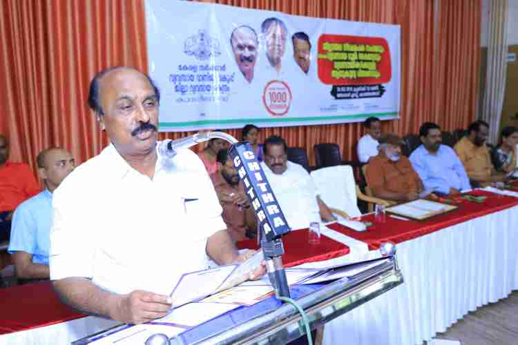  പടക്കാട് ബേക്കല്‍ ക്ലബില്‍ സംഘടിപ്പിച്ച  ജില്ലാതല നിക്ഷേപ സംഗമത്തില്‍   റവന്യൂ വകുപ്പ് മന്ത്രി ഇ ചന്ദ്രശേഖരന്‍ അധ്യക്ഷത  വഹിച്ച് സംസാരിക്കുന്നു.