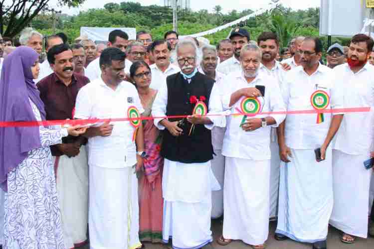 നാറാണത്ത് പാലം പൊതുമരാമത്ത് വകുപ്പ് മന്ത്രി പി എ മുഹമ്മദ് റിയാസ് ഓൺലൈനിൽ ഉദ്ഘാടനം ചെയ്യുന്നു ശിലാഫലകം അനാച്ഛാദനം മന്ത്രി രാമചന്ദ്രൻ കടന്നപ്പള്ളി നിർവ്വഹിക്കുന്നു