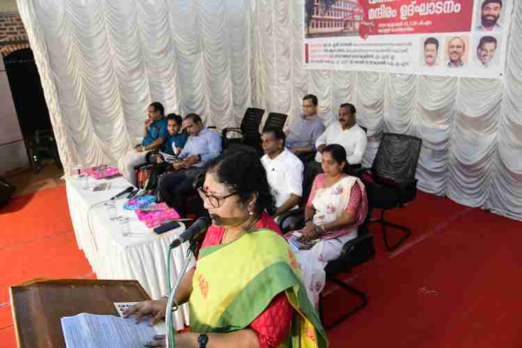 നാട്ടകം ഗവ. കോളജിൽ സംസ്ഥാന സർക്കാർ അഞ്ചുകോടി രൂപ ചെലവഴിച്ചു നിർമിച്ച വനിതാ ഹോസ്റ്റൽ ഉന്നത വിദ്യാഭ്യാസ- സാമൂഹിക നീതി വകുപ്പ് മന്ത്രി ആർ ബിന്ദു ഉദ്ഘാടനം ചെയ്യുന്നു.