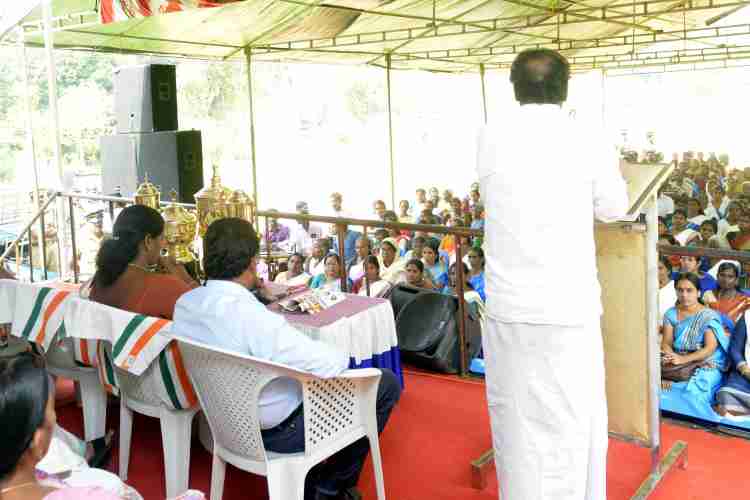 ജില്ലാ കേരളോത്സവം സമാപന സമ്മേളനം കോട്ടായിയില്‍ മന്ത്രി എ.കെ. ബാലന്‍ ഉദ്ഘാടനം ചെയ്യുന്നു.
