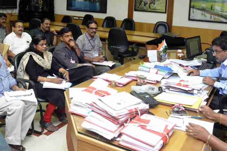 ഹരികേരളംമിഷന്‍ ഒന്നാംവാര്‍ഷികവുമായിബന്ധപ്പെട്ട് ചേര്‍ന്ന ഹരിതകേരളംമിഷന്‍ ജില്ലാ സമിതി യോഗം
