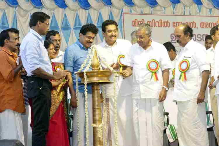 അഗളി അട്ടപ്പാടി മിനി സിവില്‍ സ്റ്റേഷന്‍ ഉദ്ഘാടനം മുഖ്യമന്ത്രി പിണറായി വിജയന്‍ നിര്‍വഹിക്കുന്നു.