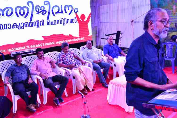 ഡോക്യുമെൻറ്ററി  ഫെസ്റ്റ്ൻറ്റെ  ഉറ്ഘാടന ചടങ്ങിൽ പ്രശസ്ത സിനിമാ സംവിധായകൻ പ്രിയനന്ദൻ സംസാരിക്കുന്നു