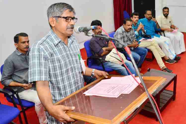സംസ്ഥാന സര്‍ക്കാറിന്റെ ആയിരം ദിനാഘോഷത്തിന്റെ ഭാഗമായി നടക്കുന്ന ഡോക്യുമെന്ററി ഫെസ്റ്റിവെല്‍ ടിടിഐ പ്രിന്‍സിപ്പല്‍ കെ വി ഹരിദാസന്‍ ഉദ്ഘാടനം ചെയ്യുന്നു
