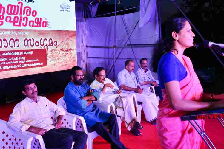 സംസ്ഥാന മന്ത്രിസഭയുടെ  ആയിരം ദിനാഘോഷത്തിന്റ്റെ ഭാഗമായി ടൗണ്‍ സ്‌ക്വയറില്‍  നടന്ന നവോത്ഥാന സംഗമം ജില്ലാ പഞ്ചായത്ത് വൈസ് പ്രസിഡണ്ട് പി പി ദിവ്യ ഉദ്ഘാടനം ചെയ്യുന്നു