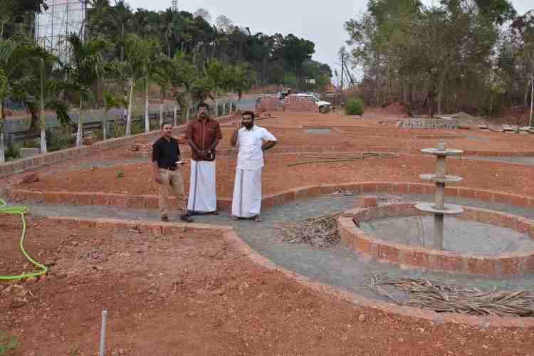 പിലാത്തറ-പാപ്പിനിശ്ശേരി റോഡില്‍ രാമപുരത്ത് നിര്‍മാണം പുരോഗമിക്കുന്ന ടെയ്ക്ക് എ ബ്രെയ്ക്ക് പാര്‍ക്ക്