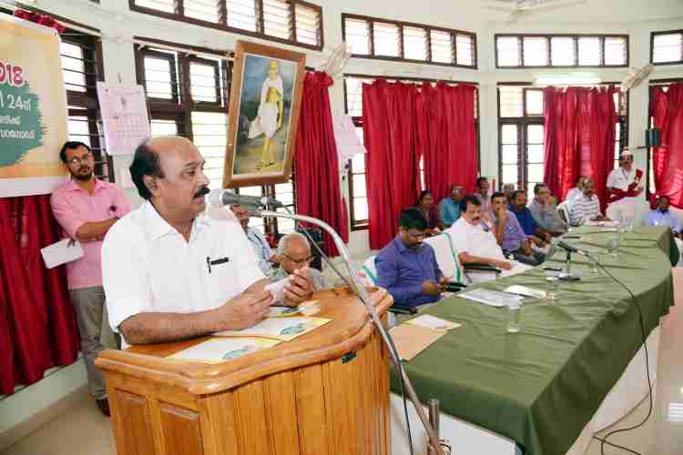 കളക്ടറേറ്റ് കോണ്‍ഫറന്‍സ് ഹാളില്‍ റവന്യൂദിനാഘോഷം റവന്യൂ വകുപ്പ് മന്ത്രി ഇ ചന്ദ്രശേഖരന്‍ ഉദ്ഘാടനം ചെയ്യുന്നു.