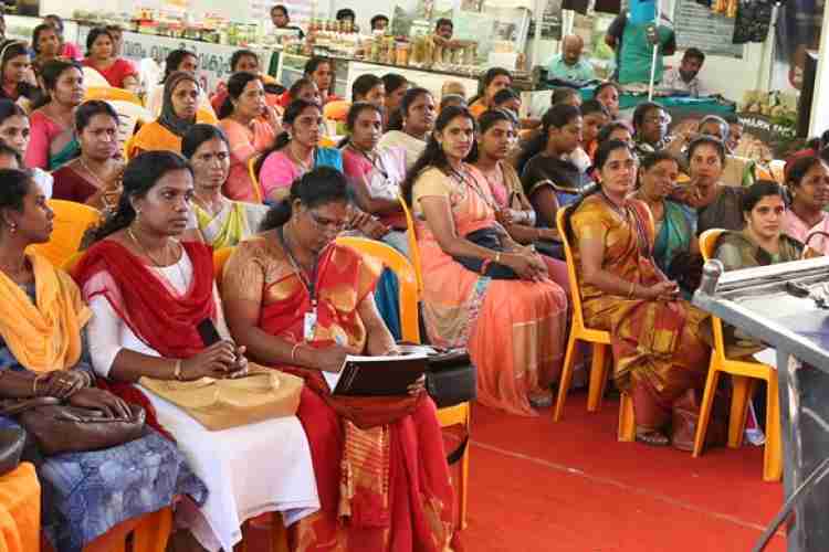 ആയിരംദിനാഘോഷവേദിയില് സംഘടിപ്പിച്ച സെമിനാറില് നിന്ന്്