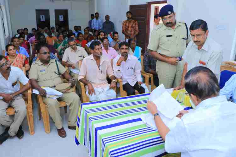 മനുഷ്യാവകാശ കമ്മീഷന്‍ കാസര്‍കോട് നടത്തിയ സിറ്റിങ്ങില്‍ നിന്ന്‌