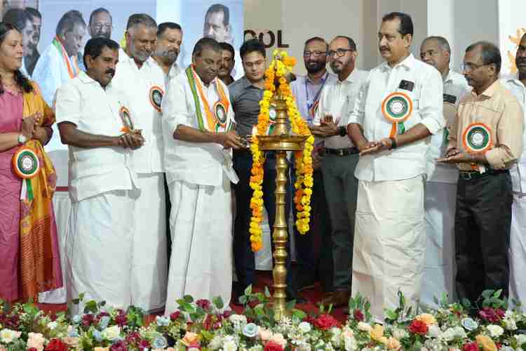 സ്‌കൂൾ പ്രവേശനോത്സവത്തിൻ്റെ ജില്ലാതല  ഉദ്ഘാടനം കോട്ടയം എം.ഡി സെമിനാരി സ്‌കൂളിൽ നിയമസഭാ സ്പീക്കർ തിരുവഞ്ചൂർ രാധാകൃഷ്ണൻ നിർവഹിക്കുന്നു.