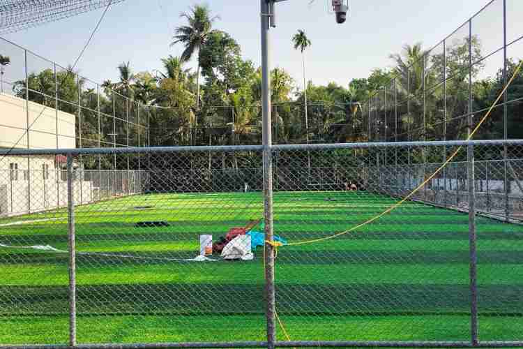 ഉദയനാപുരം ഗ്രാമപഞ്ചായത്തിൽ സംസ്ഥാന കായിക - യുവജനകാര്യ വകുപ്പിന്റെ 'ഒരു പഞ്ചായത്ത് ഒരു കളിക്കളം' പദ്ധതിയിലുൾപ്പെടുത്തി നിർമ്മാണം പൂർത്തിയായി വരുന്ന ഫുട്‌ബോൾ ടർഫ് കോർട്ട്
