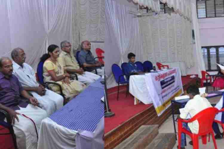 ജില്ലാ ശിശുക്ഷേമ സമിതിയുടെ ആഭിമുഖ്യത്തില്‍ ചെറുതോണി പോലീസ് സൊസൈറ്റി ഹാളില്‍ നട കു'ികളുടെ പാര്‍ലമെന്റ് ജില്ലാ പഞ്ചായത്ത് പ്രസിഡന്റ് കൊച്ചുത്രേസ്യ പൗലോസ് ഉദ്ഘാടനം ചെയ്യുു.