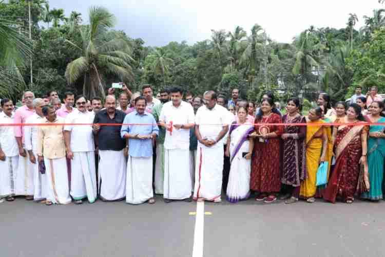 പയ്യന്നൂർ വടവന്തൂർ പാലം പൊതുമരാമത്ത് വകുപ്പ് മന്ത്രി പി എ മുഹമ്മദ് റിയാസ് ഉദ്ഘാടനം ചെയ്യുന്നു