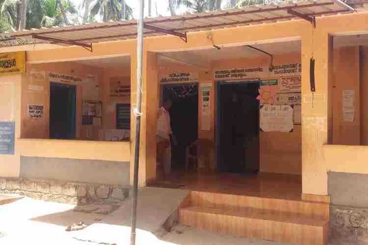 വലിയപറമ്പ ഗ്രാമപഞ്ചായത്തിലെ കയ്യില്‍ സൗത്ത് കടപ്പുറം  ഗവണ്‍മെന്റ് എല്‍പി സ്‌കൂള്‍.