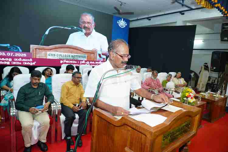 വനം-വന്യജീവി വകുപ്പ് സംഘടിപ്പിച്ച വനമഹോത്സവം 2025ന്റെ സംസ്ഥാനതല ഉദ്ഘാടനം വനം-വന്യജീവി വകുപ്പ് മന്ത്രി എ.കെ. ശശീന്ദ്രൻ നിർവഹിക്കുന്നു.
