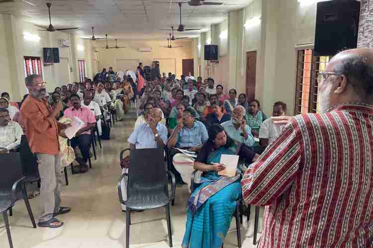 വിജ്ഞാനകേരളം ജനകീയ ക്യാംപയിൻ റിസോഴ്‌സ് പേഴ്‌സൺമാർക്കുള്ള പരിശീലനം തെള്ളകം ചൈതന്യ പാസ്റ്റർ സെന്ററിൽ ജില്ലാ പഞ്ചായത്ത് പ്രസിഡന്റ് ഹേമലത പ്രേം സാഗർ ഉദ്ഘാടനം ചെയ്യുന്നു.