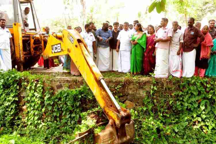 വിവിധ തോടുകളുടെ നവീകരണം മന്ത്രി സജി ചെറിയാൻ ഉദ്ഘാടനം ചെയ്തു