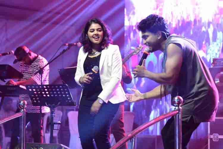 ഇഷ്ട ഗാനങ്ങളുമായി സിദ്ധാർഥും സംഘവും; ആവേശക്കൊടുമുടിയിൽ യുവത