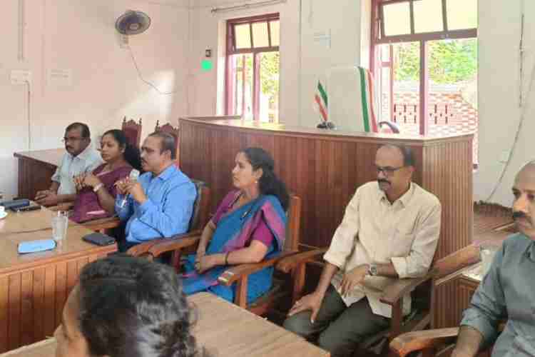 നഗര സൗന്ദര്യവത്കരണവുമായി ബന്ധപ്പെട്ട് വൈക്കം നഗരസഭാ ഹാളിൽ സി.കെ. ആശ എം.എൽ.എ, ജില്ലാകളക്ടർ ജോൺ വി. സാമുവൽ  എന്നിവരുടെ നേതൃത്വത്തിൽ ചേർന്ന ആലോചനായോഗം