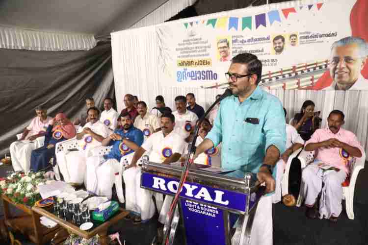 കാടഞ്ചേരി ഗ്രാമപഞ്ചായത്തിലെ പറപ്പറ്റ പാലത്തിന്റെ ഉദ്ഘാടനം മന്ത്രി എം ബി രാജേഷ് നിര്‍വഹിക്കുന്നു