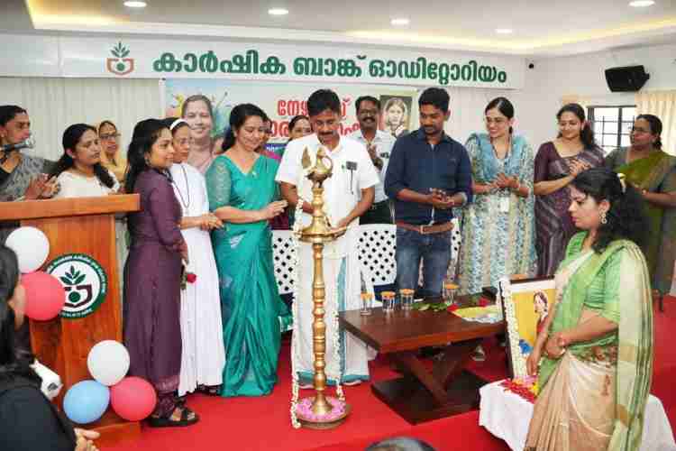 കൽപ്പറ്റ കാർഷിക ബാങ്ക് ഓഡിറ്റോറിയത്തിൽ നടന്ന ജില്ലാ നഴ്‌സസ് വാരാചാരണ പൊതു സമ്മേളനം കൽപ്പറ്റ ബ്ലോക്ക് പഞ്ചായത്ത് പ്രസിഡന്റ് കെ.കെ ഹനീഫ ഉദ്ഘാടനം ചെയ്യുന്നു