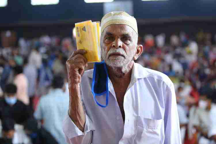 അദാലത്ത്-    മഞ്ഞ കാർഡ് ലഭിച്ചതിൽ സന്തോഷം അറിയിച്ച് അബ്ദുൽ ഖാദർ