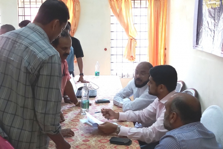 പീരുമേട് താലൂക്ക് പരാതി പരിഹാര അദാലത്തില്‍ ജില്ലാകലക്ടര്‍ ജി.ആര്‍. ഗോകുല്‍ പരാതികള്‍ സ്വീകരിക്കുു