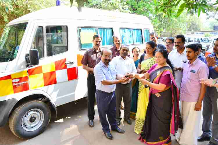 ജില്ലാ ആശുപ്രതിക്ക് എംപി ഫണ്ടില്‍ നിന്ന്   ആധുനിക ആംബുലന്‍സ്