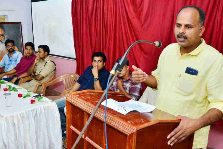 വിദ്യാര്‍ത്ഥി  സുരക്ഷാ സെമിനാറും  അതിജീവനം ഡോക്യുമെറ്ററി  ഫെസ്റ്റും ജില്ലാ പഞ്ചായത്തു പ്രസിഡണ്ട് കെ വി സുമേഷ് ഉദ്ഘാടനം ചെയ്യുന്നു