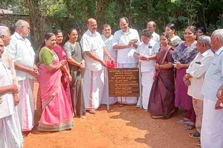 ഉരുളികുന്നത്ത് പുതിയ ബഡ്‌സ് സ്‌കൂളിന്റെ നിർമ്മാണ ഉദ്ഘാടനം മാണി സി. കാപ്പൻ എം.എൽ.എ നിർവഹിക്കുന്നു.