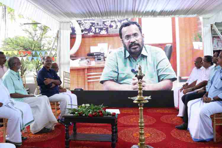 ചിറക്കൽ സ്മാർട്ട് വില്ലേജ് ഓഫീസ് കെട്ടിടോദ്ഘാനം  റവന്യു മന്ത്രി കെ രാജൻ ഓൺലൈനിൽ നിർവ്വഹിക്കുന്നു.