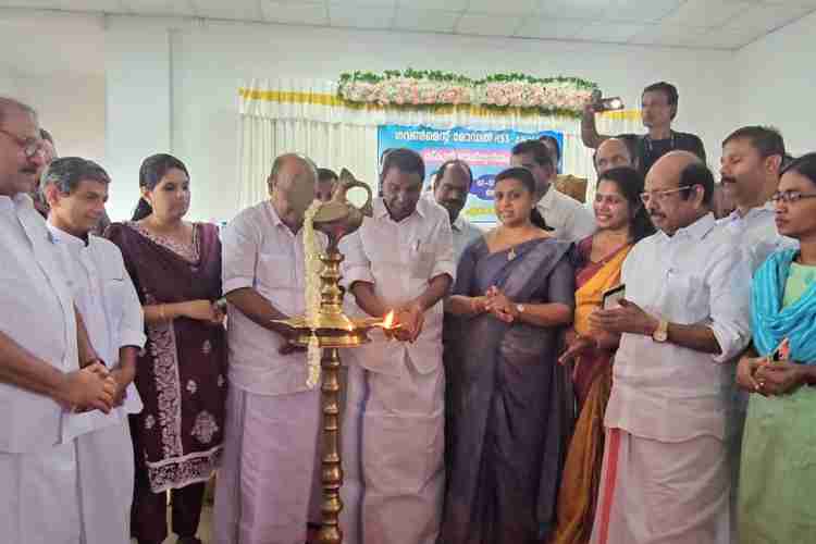  ഗവ. മോഡല്‍ ഹയര്‍ സെക്കണ്ടറി സ്‌കൂളിന്റെ പുതിയ ഓഡിറ്റോറിയം തിരുവഞ്ചൂര്‍ രാധാകൃഷ്ണന്‍ എം.എല്‍.എ ഉദ്ഘാടനം ചെയ്യുന്നു