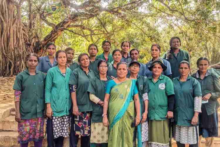 കണ്ണപുരം ഗ്രാമപഞ്ചായത്തിലെ സംരംഭക കൂട്ടായ്മയായ ഹരിതശ്രീയുടെ പ്രവർത്തകർ 