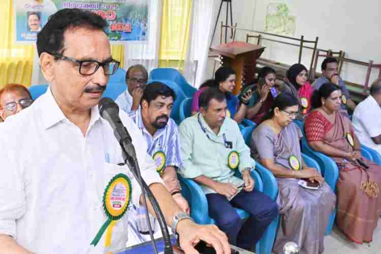 കണ്ണൂർ ജില്ല എംപ്ലോയ്മെൻറ്   എക്സ്ചേഞ്ചും എംപ്ലോയബിലിറ്റി സെൻററും പാനൂർ ജ്യോതിസ്സ് വിദ്യാഭ്യാസ പദ്ധതിയുടെ സഹകരണത്തോടെ സംഘടിപ്പിക്കുന്ന നിയുക്തി 2025 മെഗാ തൊഴിൽമേള പാനൂർ യുപി സ്കൂളിൽ കൂത്തുപറമ്പ് എംഎൽഎ കെ പി മോഹനൻ ഉദ്ഘാടനം ചെയ്യുന്നു