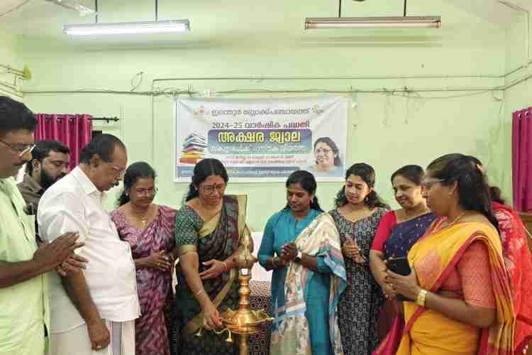 അക്ഷരജ്വാല പദ്ധതിയുടെ ഉദ്ഘാടനം ബ്ലോക്ക്പഞ്ചായത്ത് പ്രസിഡന്റ് ജെ ഇന്ദിരാദേവി നിര്‍വഹിക്കുന്നു