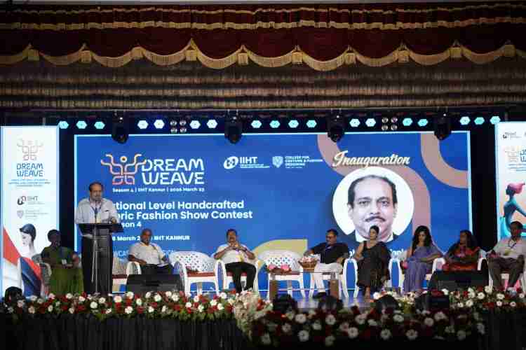 കൈത്തറി ഫാഷൻ ഷോ സംഘടിപ്പിച്ചു 