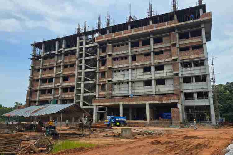 തലശ്ശേരി കണ്ടിക്കലിൽ പ്രവർത്തി പുരോഗമിക്കുന്ന അമ്മയും കുഞ്ഞും ആശുപത്രി