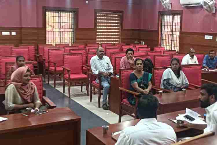 കല്യാശ്ശേരി മണ്ഡലത്തിൽ കൂൺ ഗ്രാമം പദ്ധതി നടപ്പാക്കുന്നതിന്റെ ഭാഗമായി എം വിജിൻ എം എൽ എ യുടെ അധ്യക്ഷതയിൽ ചേർന്ന യോഗം