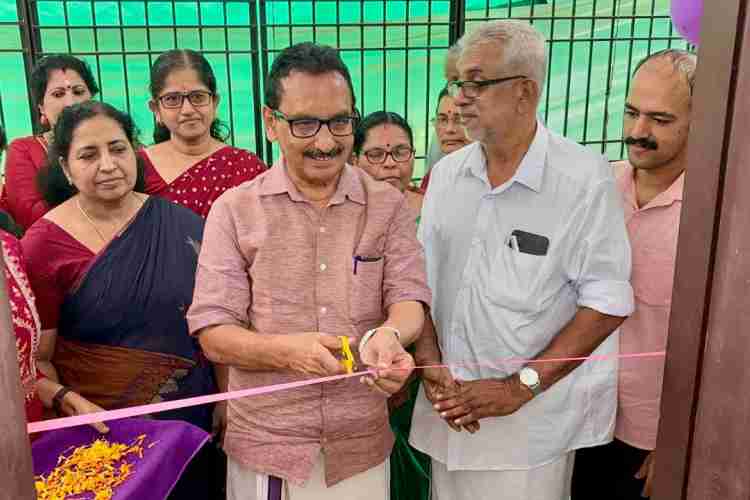 പാട്യത്ത് പഞ്ചകർമ്മ യൂണിറ്റ് കെ പി മോഹനൻ എംഎൽഎ ഉദ്ഘാടനം ചെയ്യുന്നു