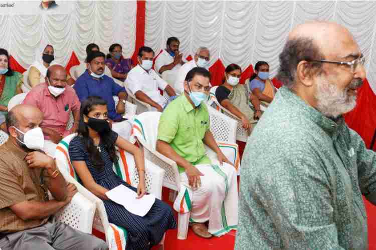 കുഴല്‍മന്ദം ഗവ. ഹൈസ്‌കൂള്‍ കെട്ടിടത്തിന്റെ ശിലാസ്ഥാപനം ധനമന്ത്രി ഡോ. തോമസ് ഐസക് നിര്‍വഹിക്കുന്നു