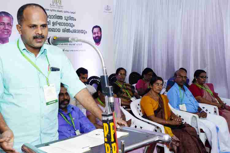 ധര്‍മ്മടം മണ്ഡലം ഉത്തരവാദിത്ത ടൂറിസം പദ്ധതിയും ഏകദിന ശില്‍പശാലയും ജില്ലാ പഞ്ചായത്ത് പ്രസിഡണ്ട് കെ വി സുമേഷ് ഉദ്ഘാടനം ചെയ്യുന്നു
