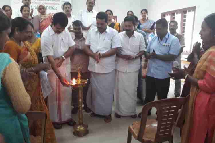 ജില്ലാ സഹകരണ ബാങ്ക് കുടുംബശ്രീ മുേഖന നടപ്പിലാക്കുന്ന ഒപ്പം പദ്ധതിയുടെ വാത്തിക്കുടി ഞ്ചായത്ത്തല ഉദ്ഘാടനവും ജോയ്‌സ് ജോര്‍ജ്ജ് എം.പി 