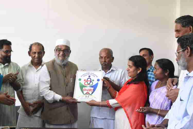 സംസ്ഥാനതല ഓര്‍ഫനേജ് കുടുംബസംഗമത്തിന്റെ ലോഗോ ജില്ലാ പഞ്ചായത്ത് ക്ഷേമകാര്യ സ്റ്റാന്റിംഗ് കമ്മിറ്റി ചെയര്‍പേഴ്‌സണ്‍ അനിലാ തോമസ് പ്രകാശനം ചെയ്യുന്നു.