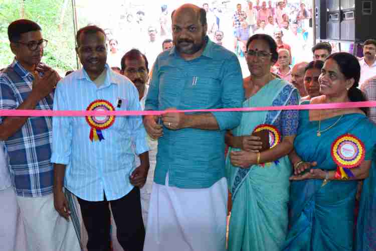 വനിതാ ഇൻഡസ്ട്രിയൽ എസ്റ്റേറ്റ് മലപ്പട്ടത്ത് വ്യവസായ വകുപ്പ് മന്ത്രി പി രാജീവ് ഉദ്ഘാടനം ചെയ്യുന്നു