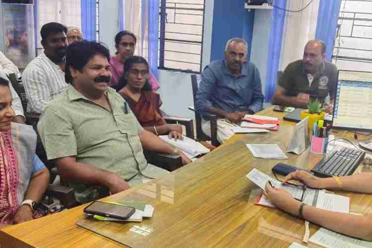 സമൃദ്ധി ഫ്രൂട്ട് ഫെസ്റ്റ് 2025 നോടനുബന്ധിച്ച് എഡിഎം ബി ജ്യോതിയുടെ അധ്യക്ഷതയില്‍ ചേര്‍ന്ന യോഗം