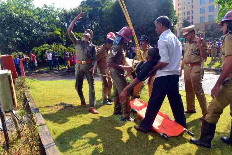 ഐ.ടി സമുച്ചയമായ ഇന്‍ഫോപാര്‍ക്കില്‍  മോക് ഡ്രില്‍.